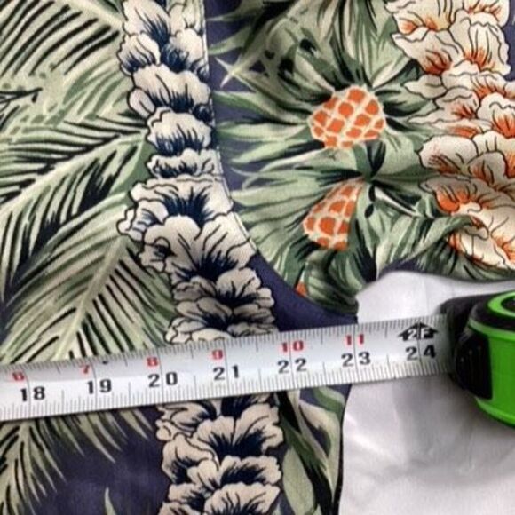 Tommy Bahama 100% Silk Hawaiian Button Down Shirt Sz M - Picture 4 of 7